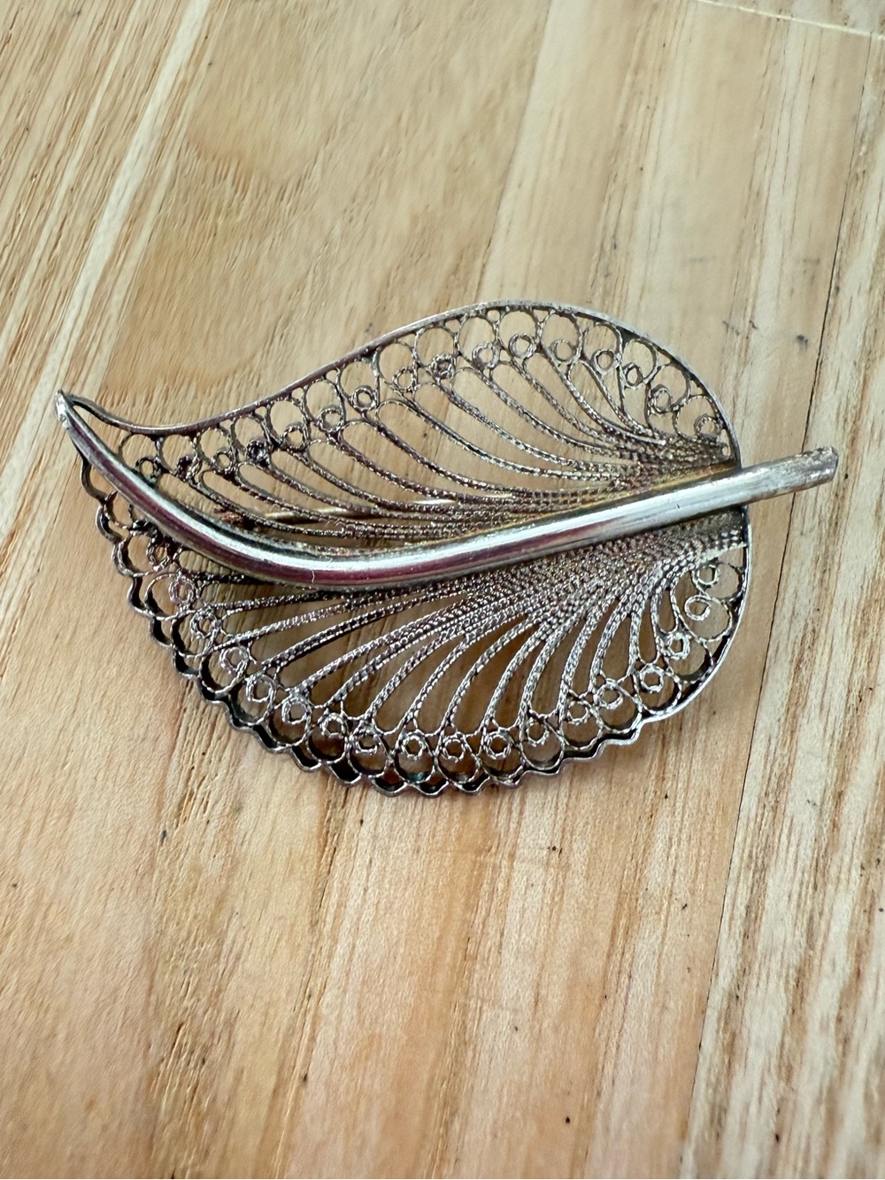 Vintage 925 sterling silver filigree leaf pin brooch